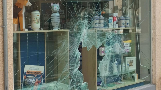 Roban en la farmacia de Lorenzana y sustraen un vehículo durante la madrugada del viernes